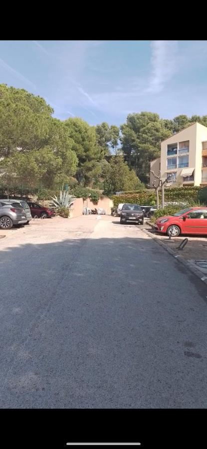 A La Semaine Ou Au Jour / Location Studio Meuble 30M² La Ciotat Bagian luar foto